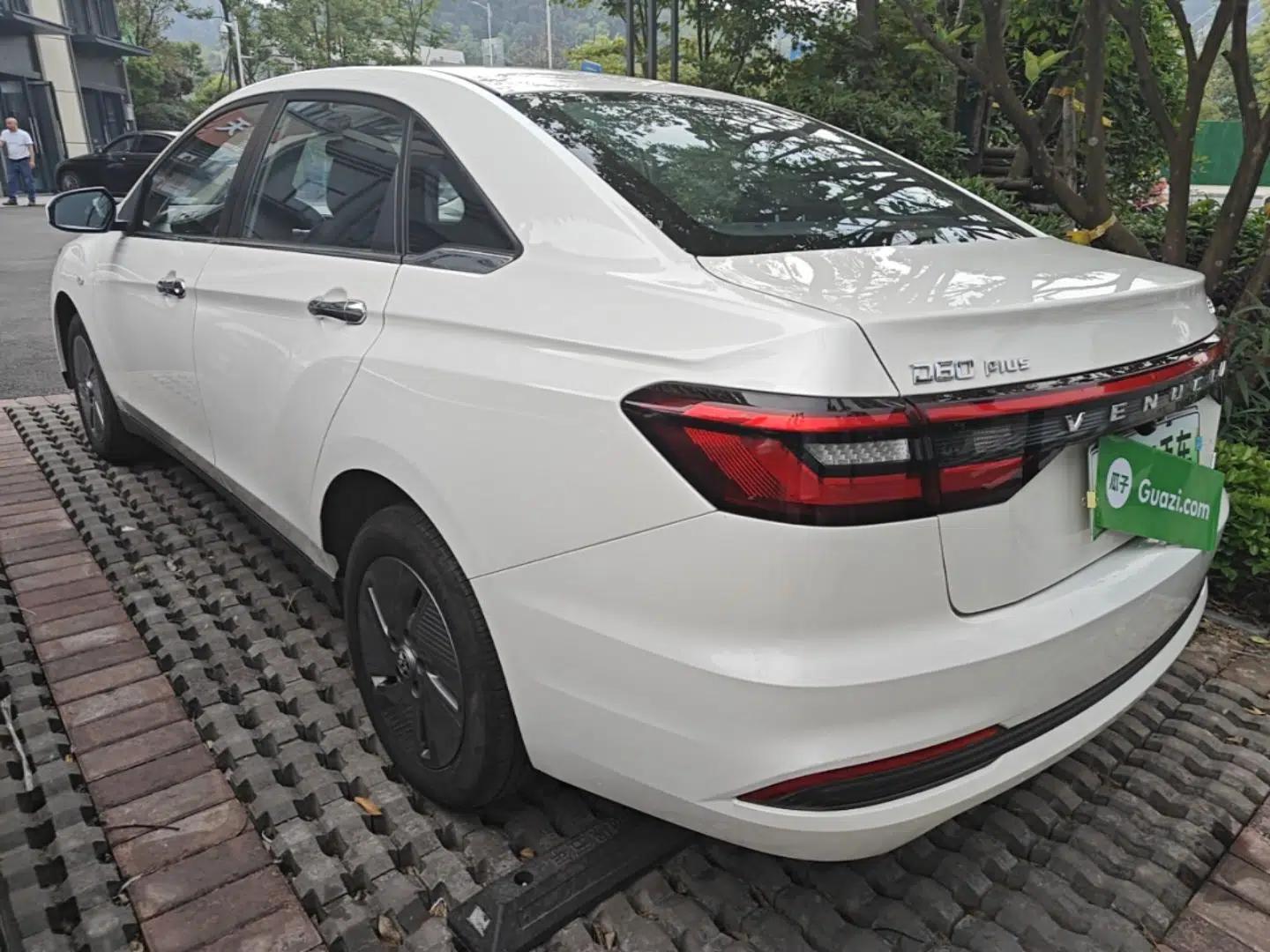 Venucia D60EV 2023 PLUS Comfort Edition SI Model — миниатюра 4