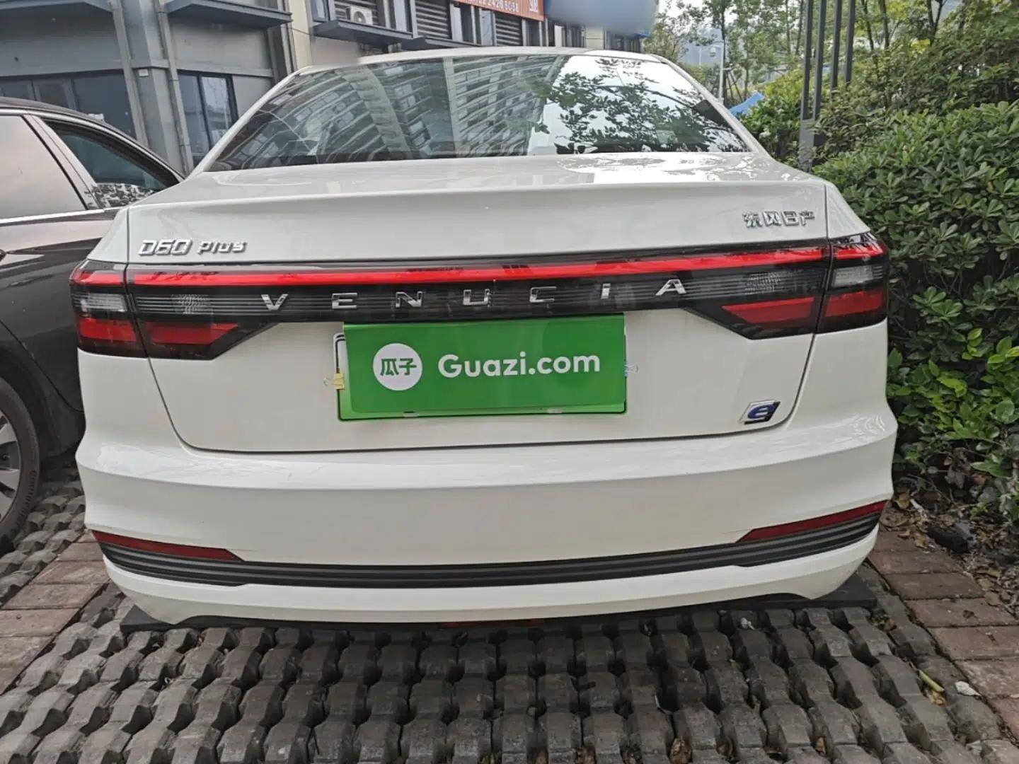 Venucia D60EV 2023 PLUS Comfort Edition SI Model — миниатюра 5