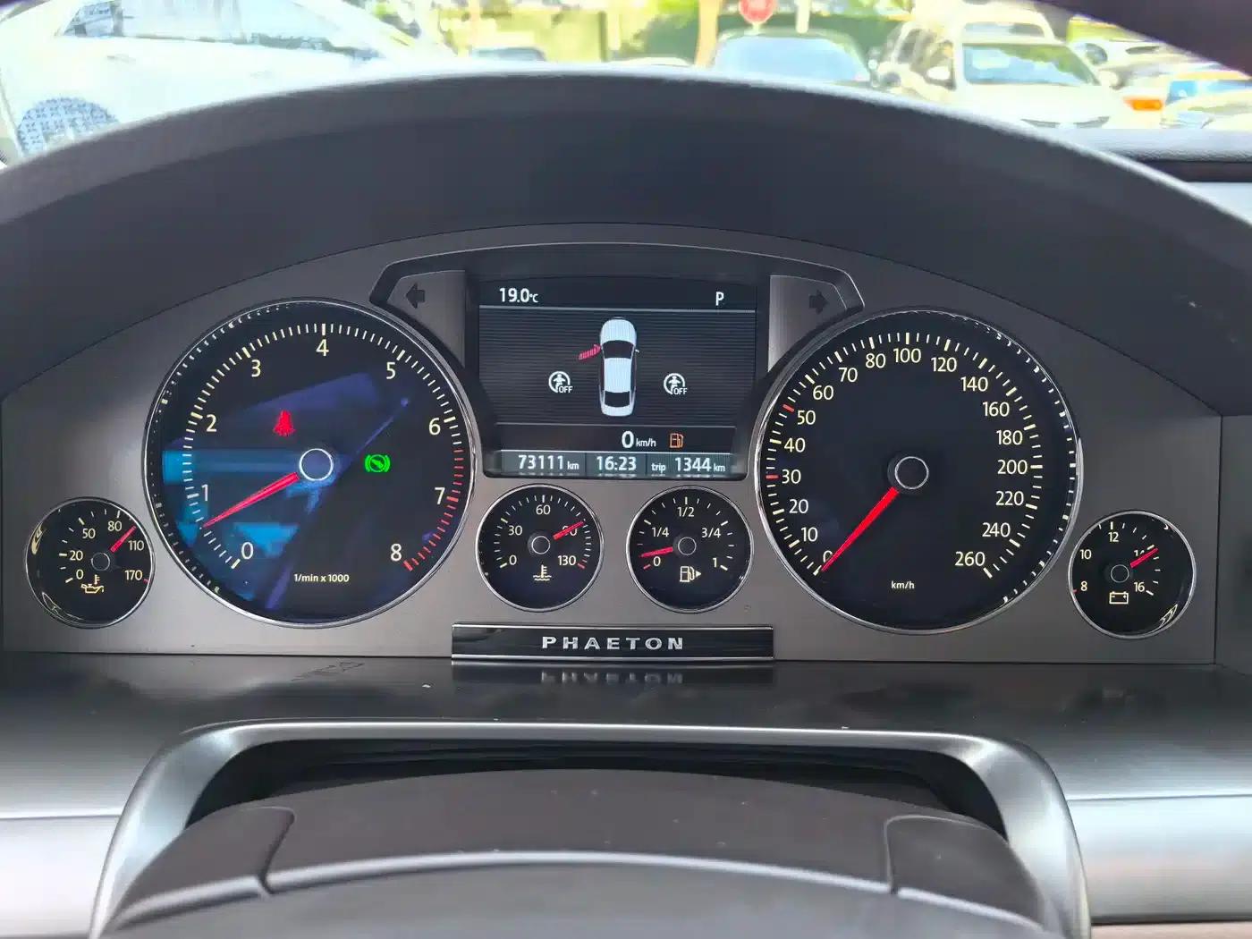 Phaeton 2012 3.0L Business Edition — миниатюра 17