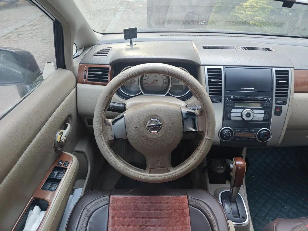 Nissan Tiida Sedan 2008 1.6L Automatic Smart Version — миниатюра 11