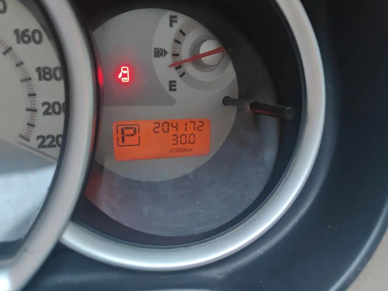 Nissan Tiida Sedan 2008 1.6L Automatic Smart Version — миниатюра 13