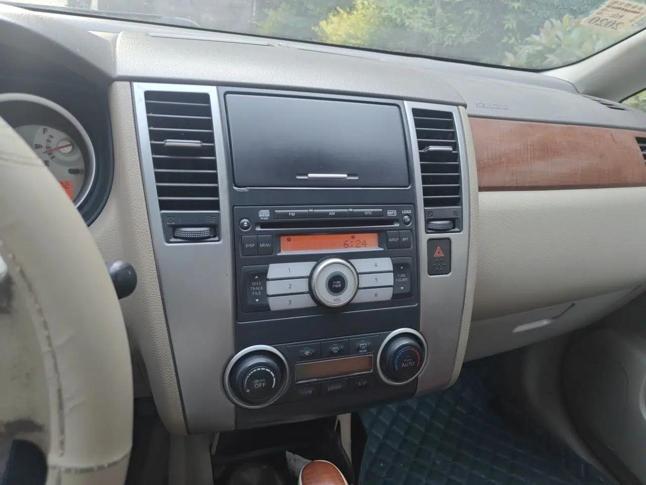 Nissan Tiida Sedan 2008 1.6L Automatic Smart Version — миниатюра 14