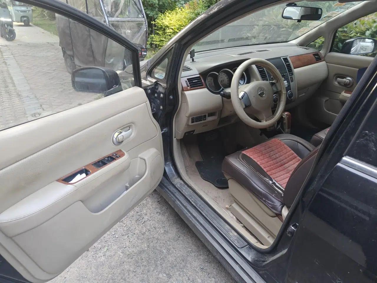 Nissan Tiida Sedan 2008 1.6L Automatic Smart Version — миниатюра 17