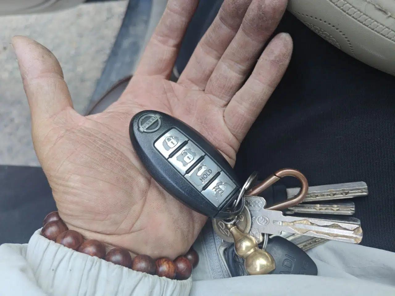 Nissan Tiida Sedan 2008 1.6L Automatic Smart Version — миниатюра 9