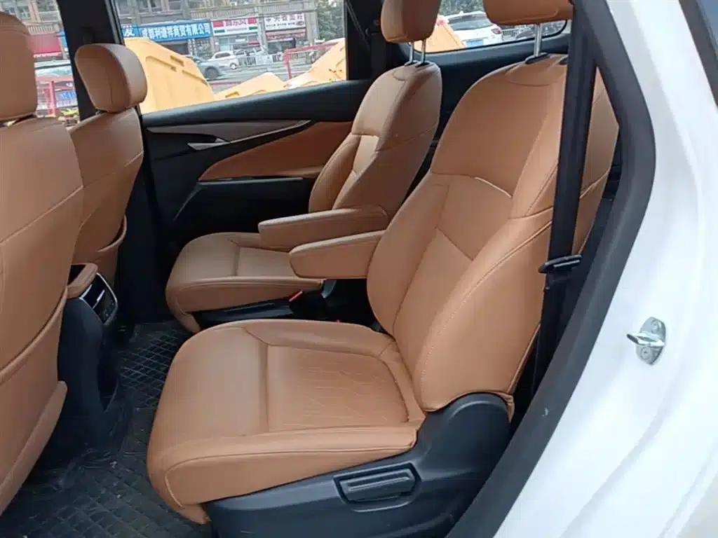 Maxus G50 Plug-in Hybrid 2025 Navigator Edition — миниатюра 17