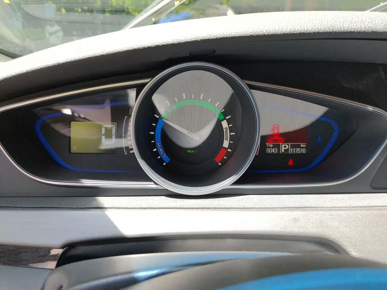Roewe e550 2016 Deluxe Edition — миниатюра 12