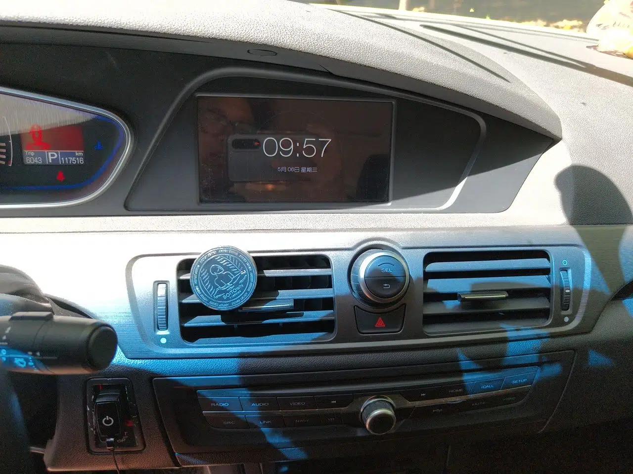 Roewe e550 2016 Deluxe Edition — миниатюра 14