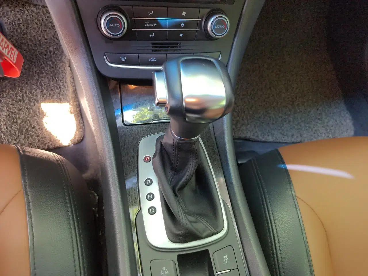 Roewe e550 2016 Deluxe Edition — миниатюра 15