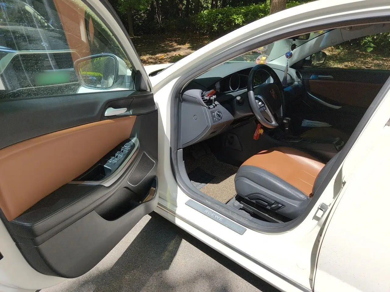 Roewe e550 2016 Deluxe Edition — миниатюра 17