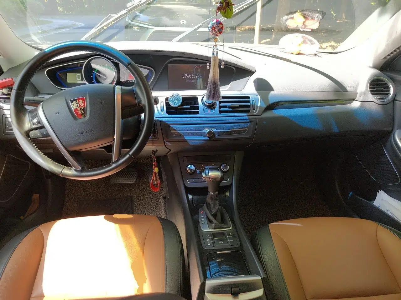 Roewe e550 2016 Deluxe Edition — миниатюра 10