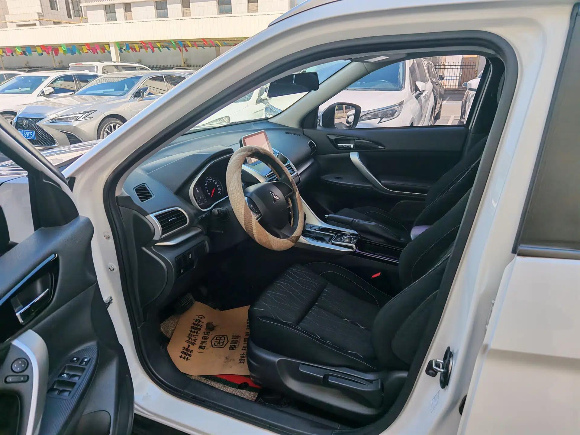 Mitsubishi Eclipse Cross 2019 1.5T CVT Two-Wheel Drive Fearless Edition China VI Standard — миниатюра 7
