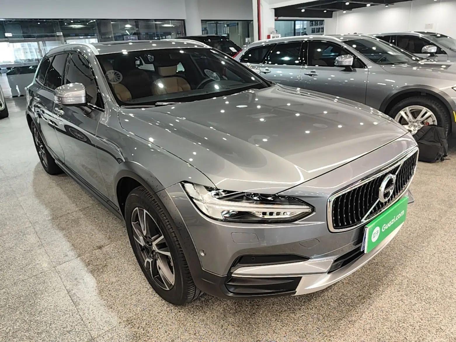 Volvo V90 2017 Cross Country T5 AWD Smart Range Edition — миниатюра 3