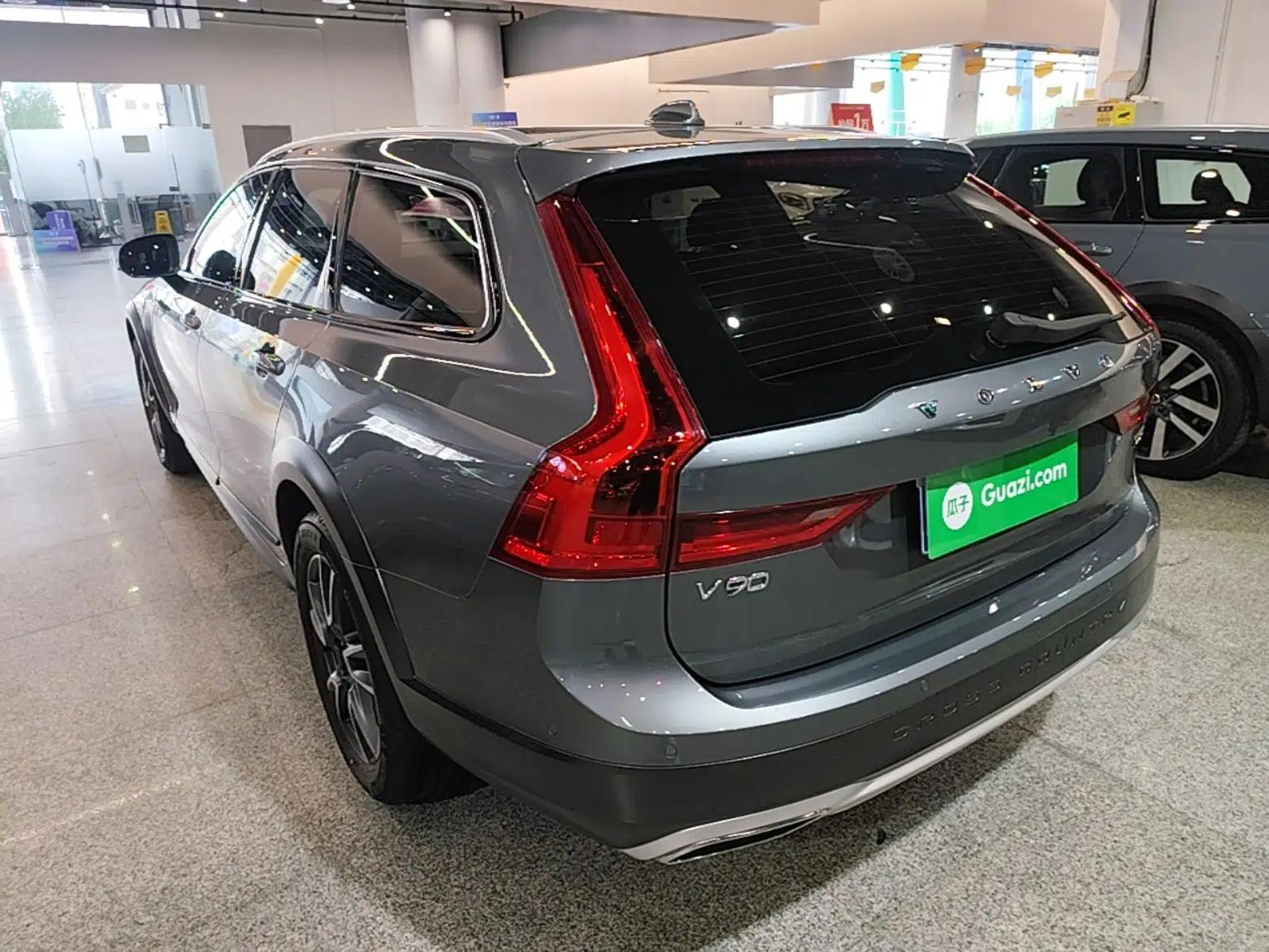 Volvo V90 2017 Cross Country T5 AWD Smart Range Edition — миниатюра 4
