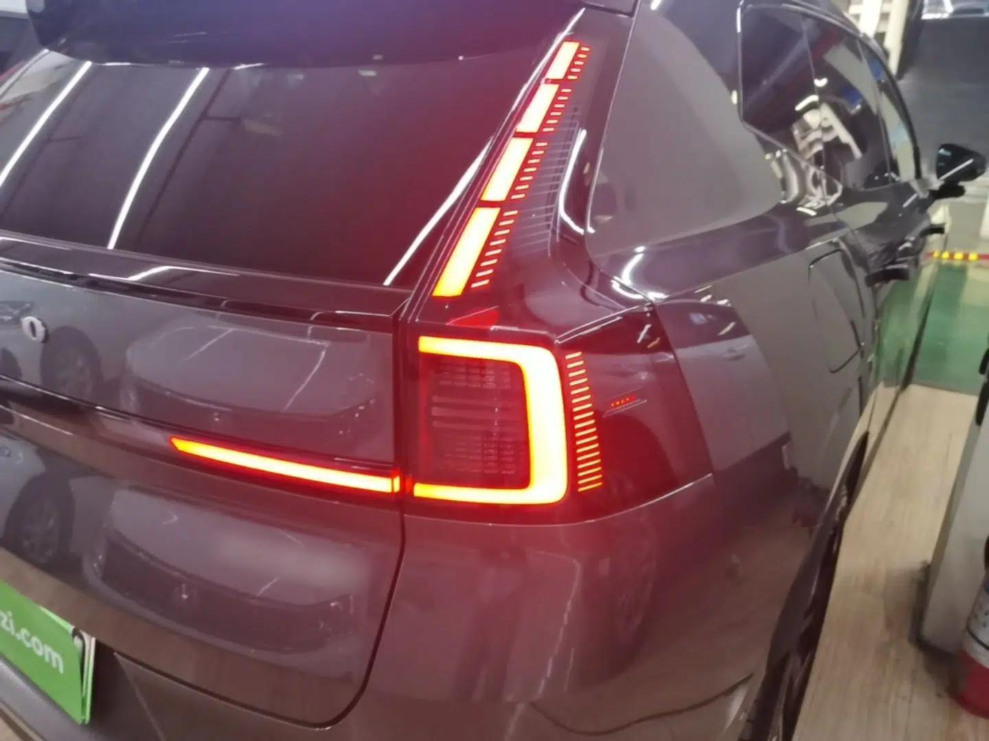Volvo XC70 Plug-in Hybrid 2026 Model Four-Wheel Drive Long-Range Ultra — миниатюра 8