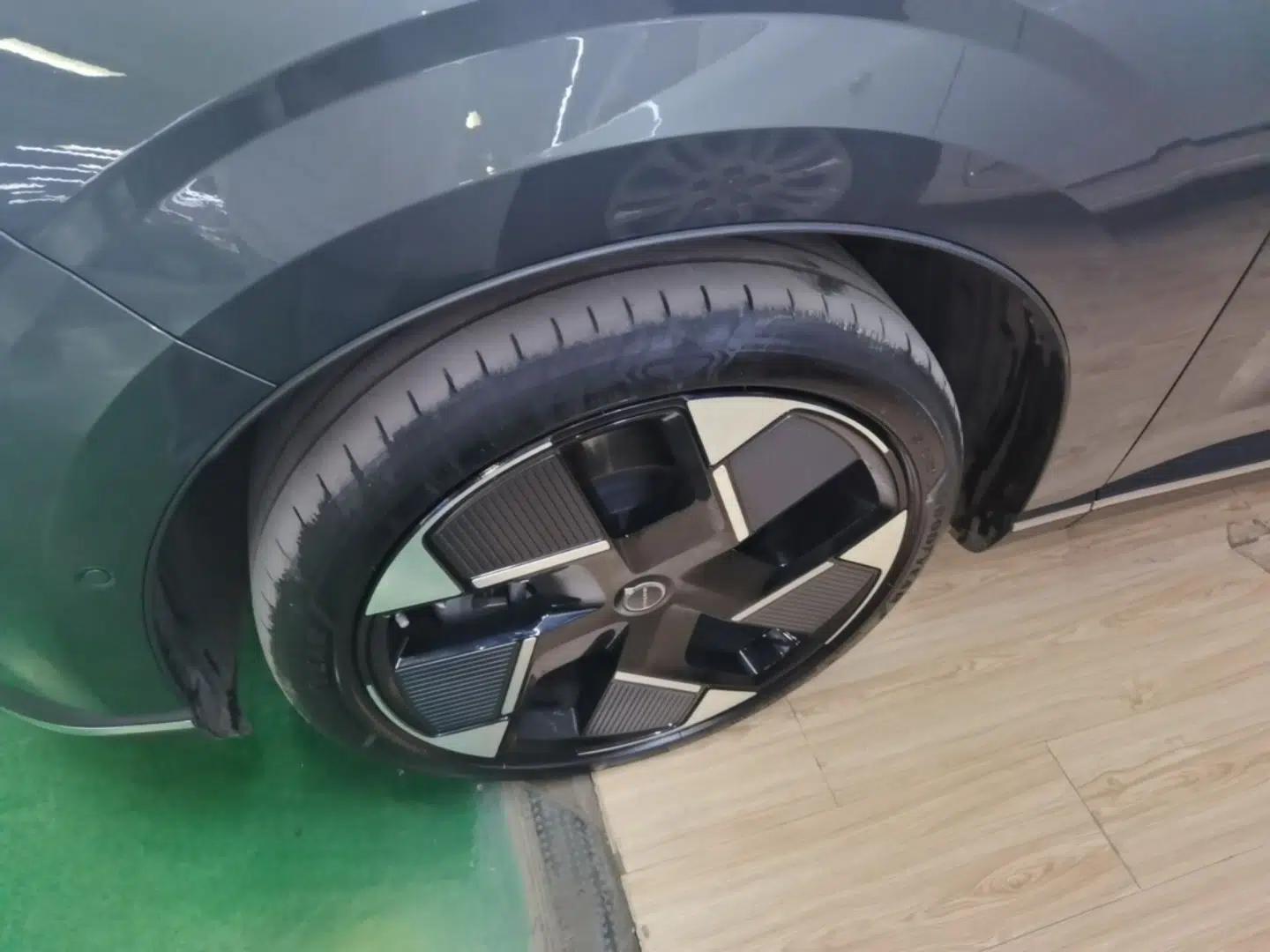 Volvo XC70 Plug-in Hybrid 2026 Model Four-Wheel Drive Long-Range Ultra — миниатюра 9