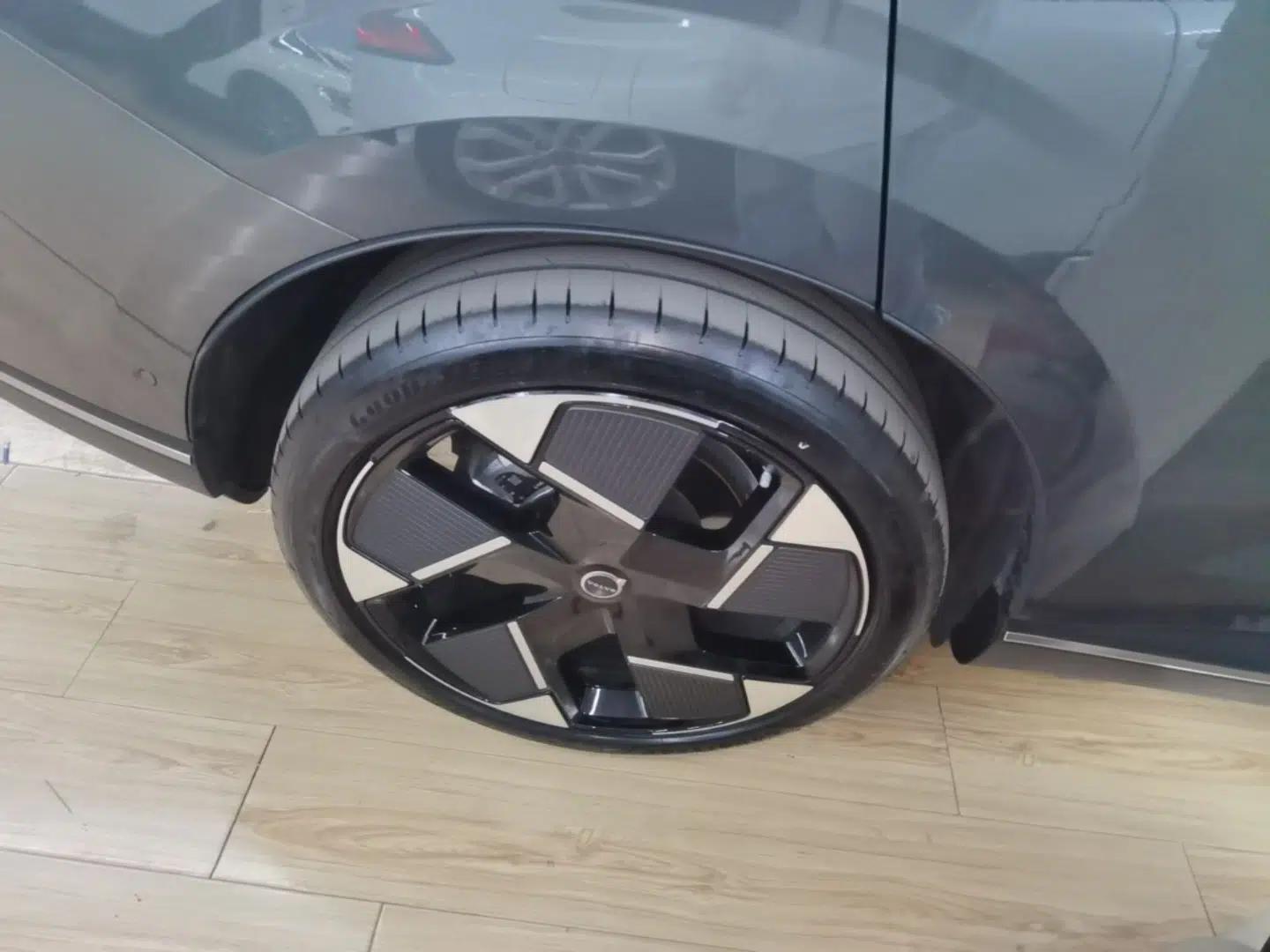 Volvo XC70 Plug-in Hybrid 2026 Model Four-Wheel Drive Long-Range Ultra — миниатюра 10