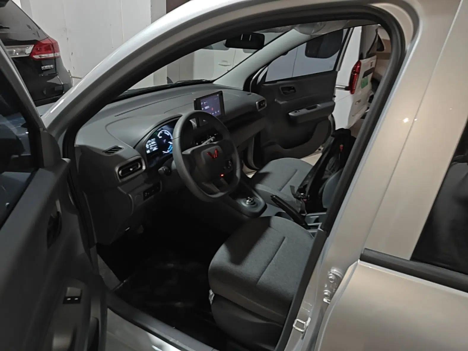 Wuling Hongguang New Energy 2024 All-Electric Model 300KM Standard Version — миниатюра 17