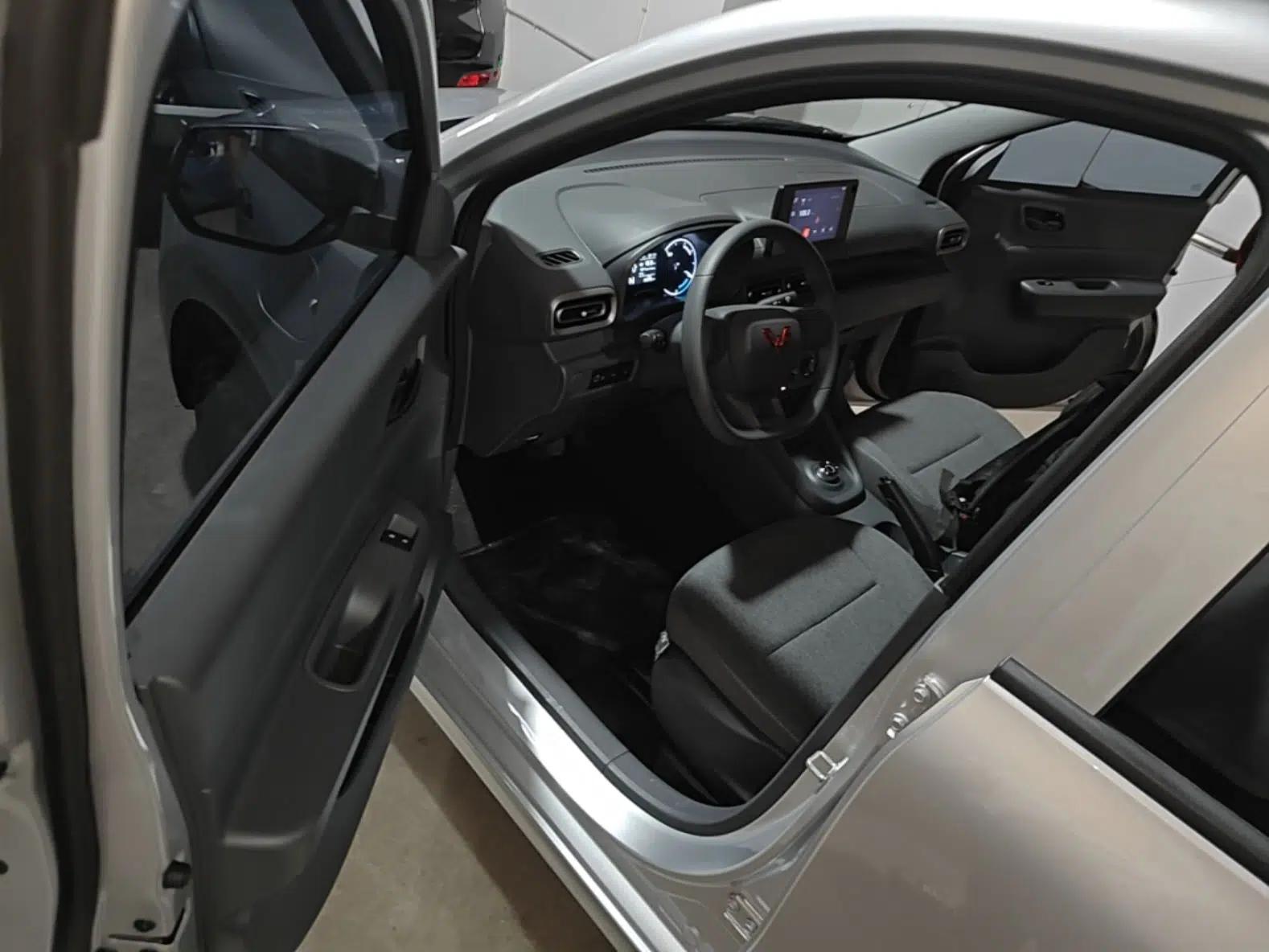 Wuling Hongguang New Energy 2024 All-Electric Model 300KM Standard Version — миниатюра 18