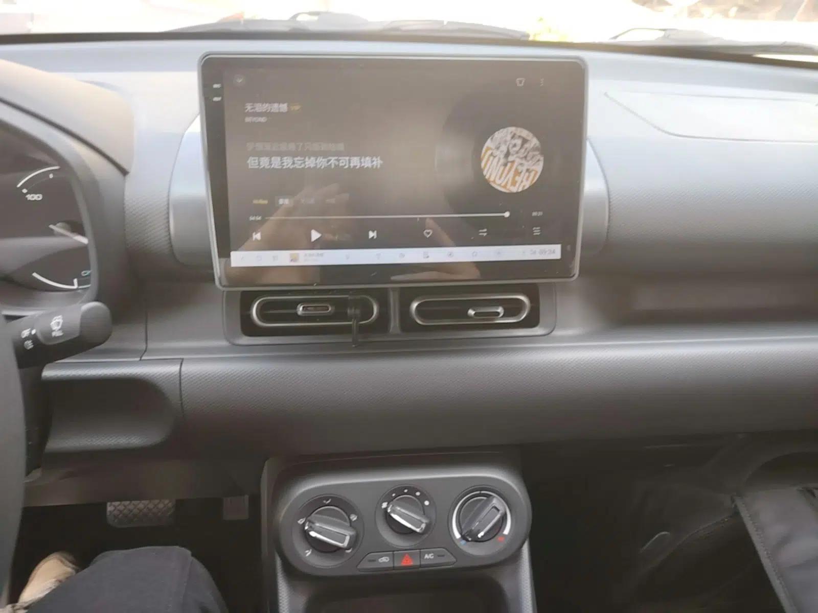 Wuling Hongguang New Energy 2024 All-Electric Model 300KM Standard Version — миниатюра 16