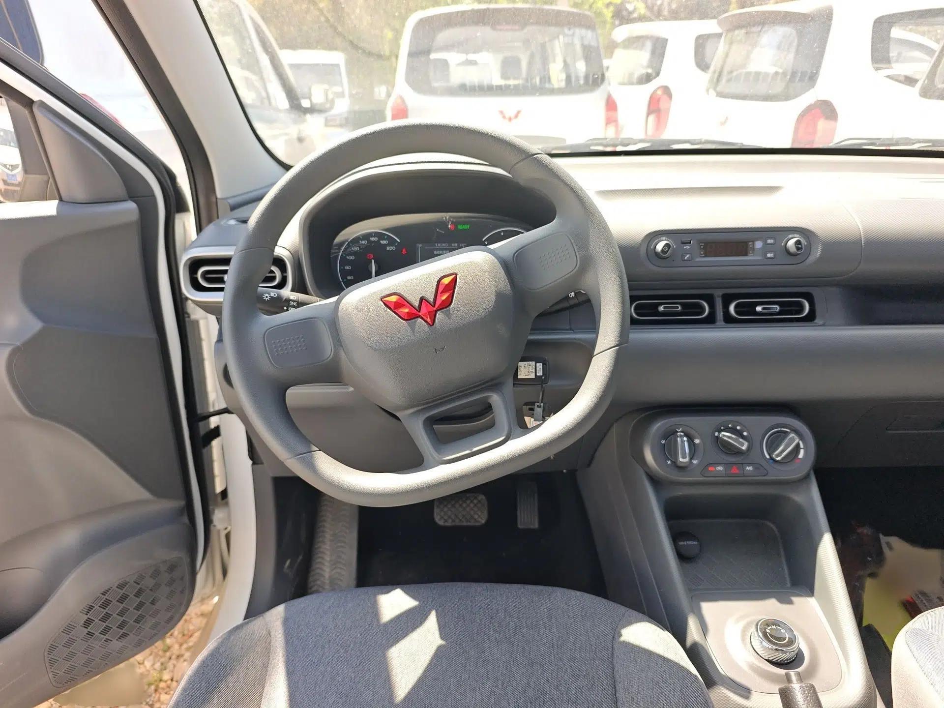 Wuling Hongguang New Energy 2025 Extended-Range Hybrid 50 km Utility Version — миниатюра 13