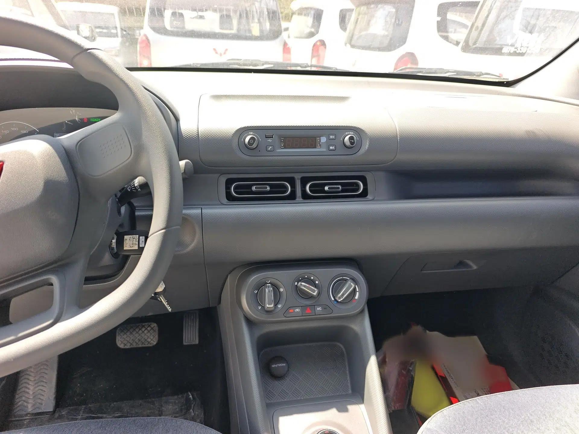 Wuling Hongguang New Energy 2025 Extended-Range Hybrid 50 km Utility Version — миниатюра 16