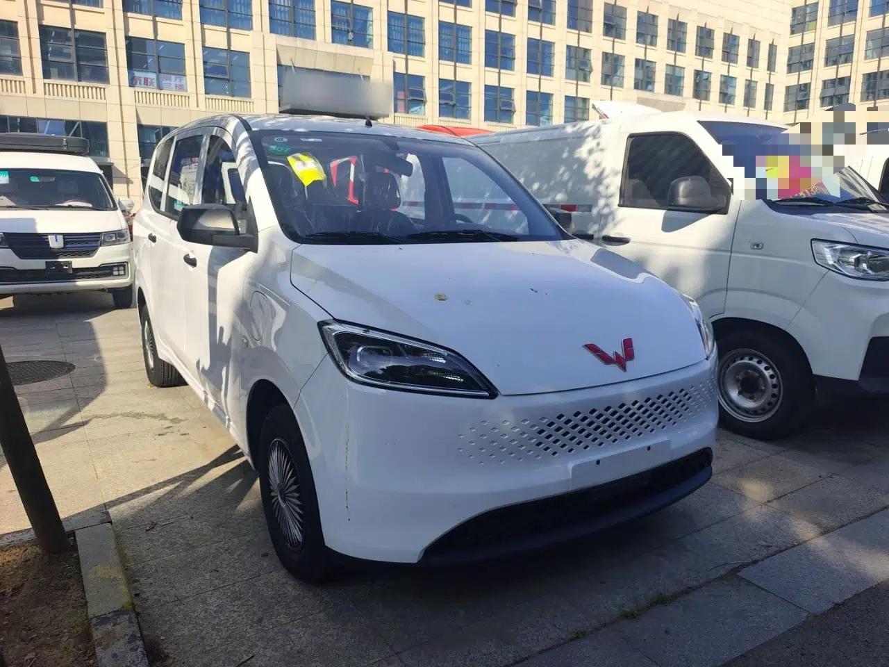 Wuling Hongguang New Energy 2025 Extended-Range Hybrid 50 km Utility Version — миниатюра 9
