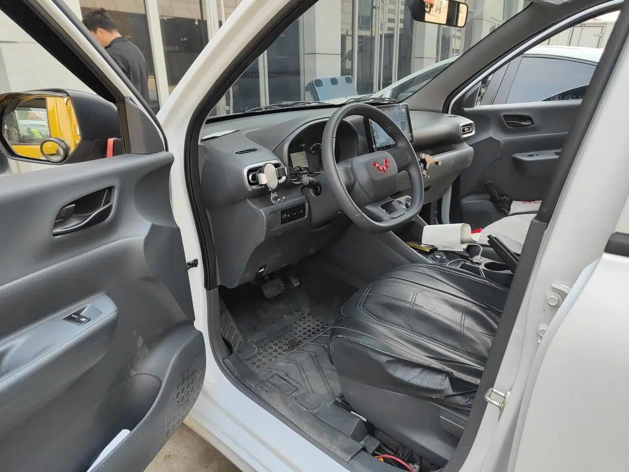 Wuling Hongguang New Energy 2024 All-Electric Model 300KM Practical Version — миниатюра 17