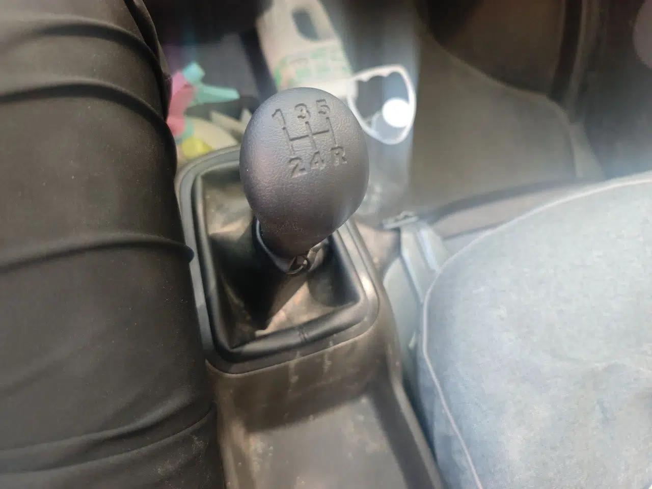 Wuling Rongguang S 2023 1.5L Base Version 5/7 Seats — миниатюра 15