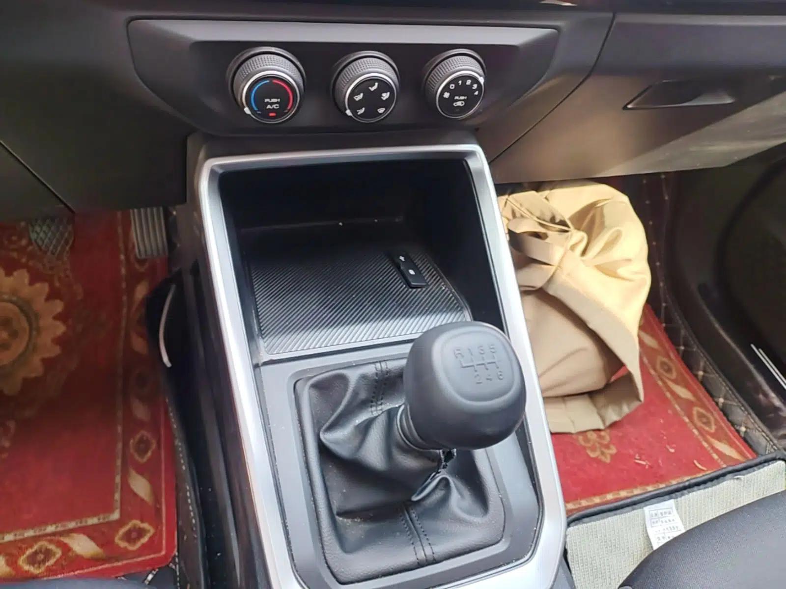Wuling Alvez 2022 1.5L Manual Free-Style Model — миниатюра 17