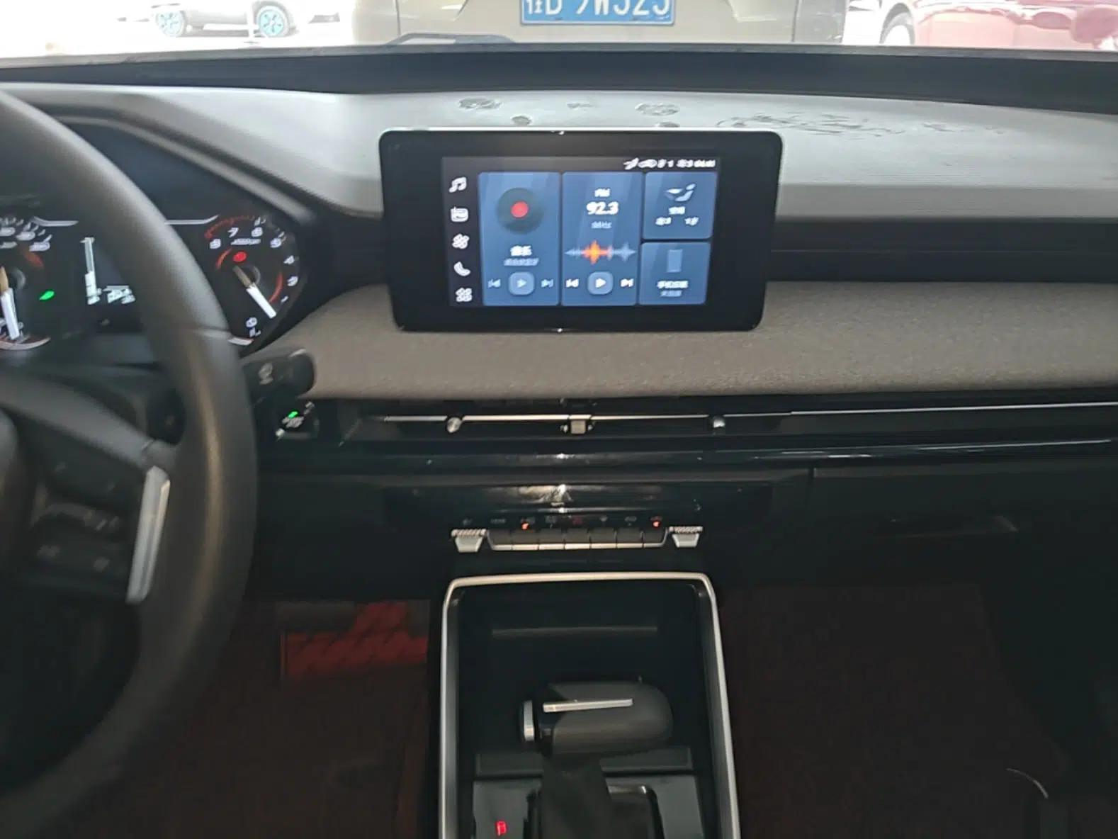 Wuling Alvez 2022 1.5L CVT Comfort Edition — миниатюра 16
