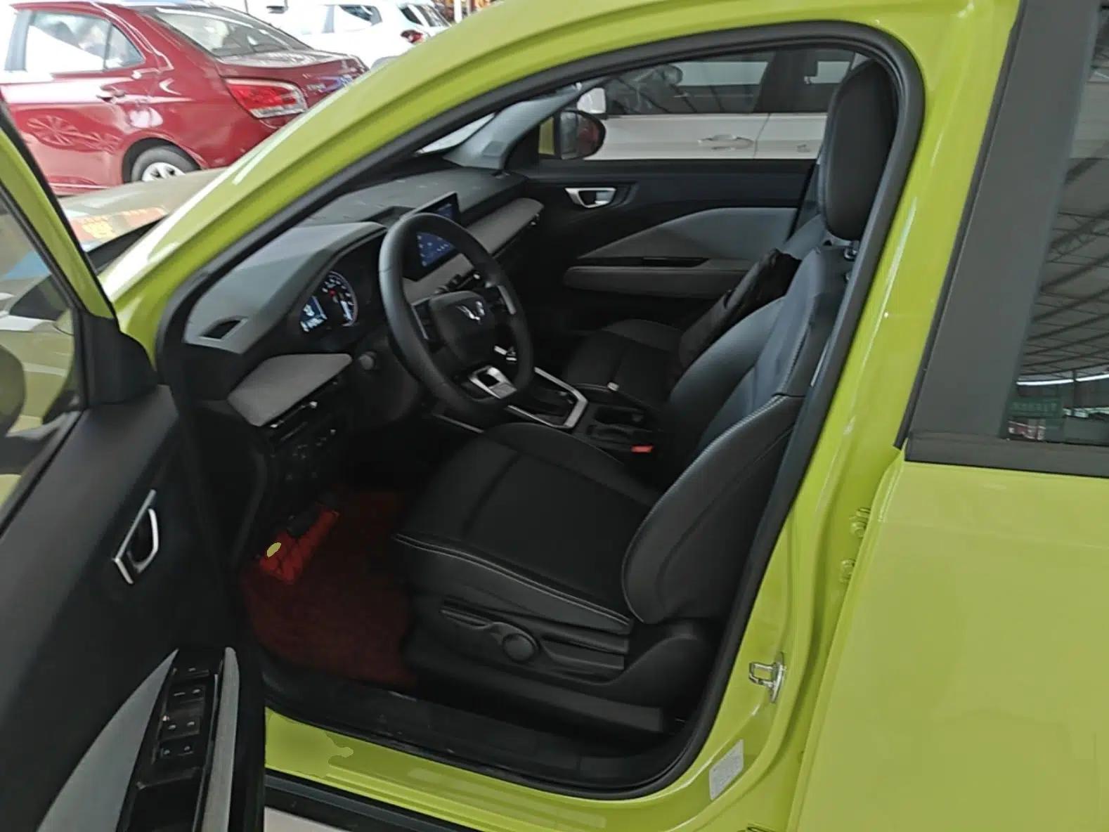 Wuling Alvez 2022 1.5L CVT Comfort Edition — миниатюра 18