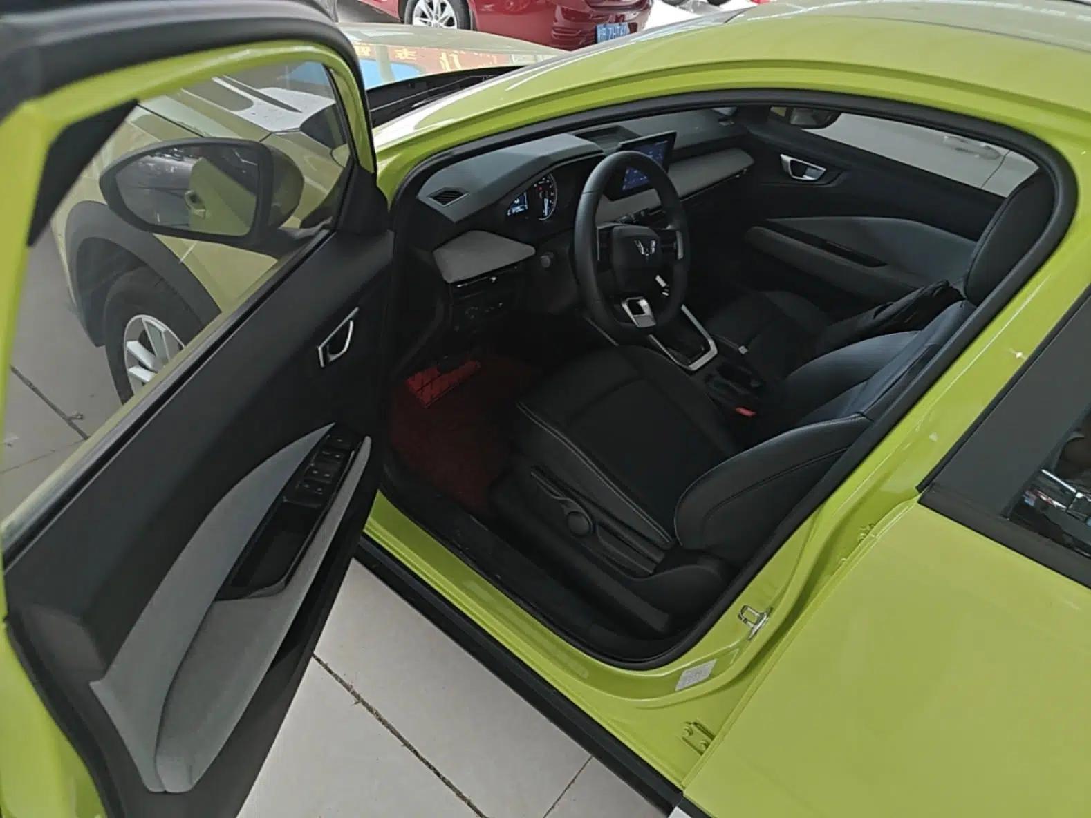 Wuling Alvez 2022 1.5L CVT Comfort Edition — миниатюра 19