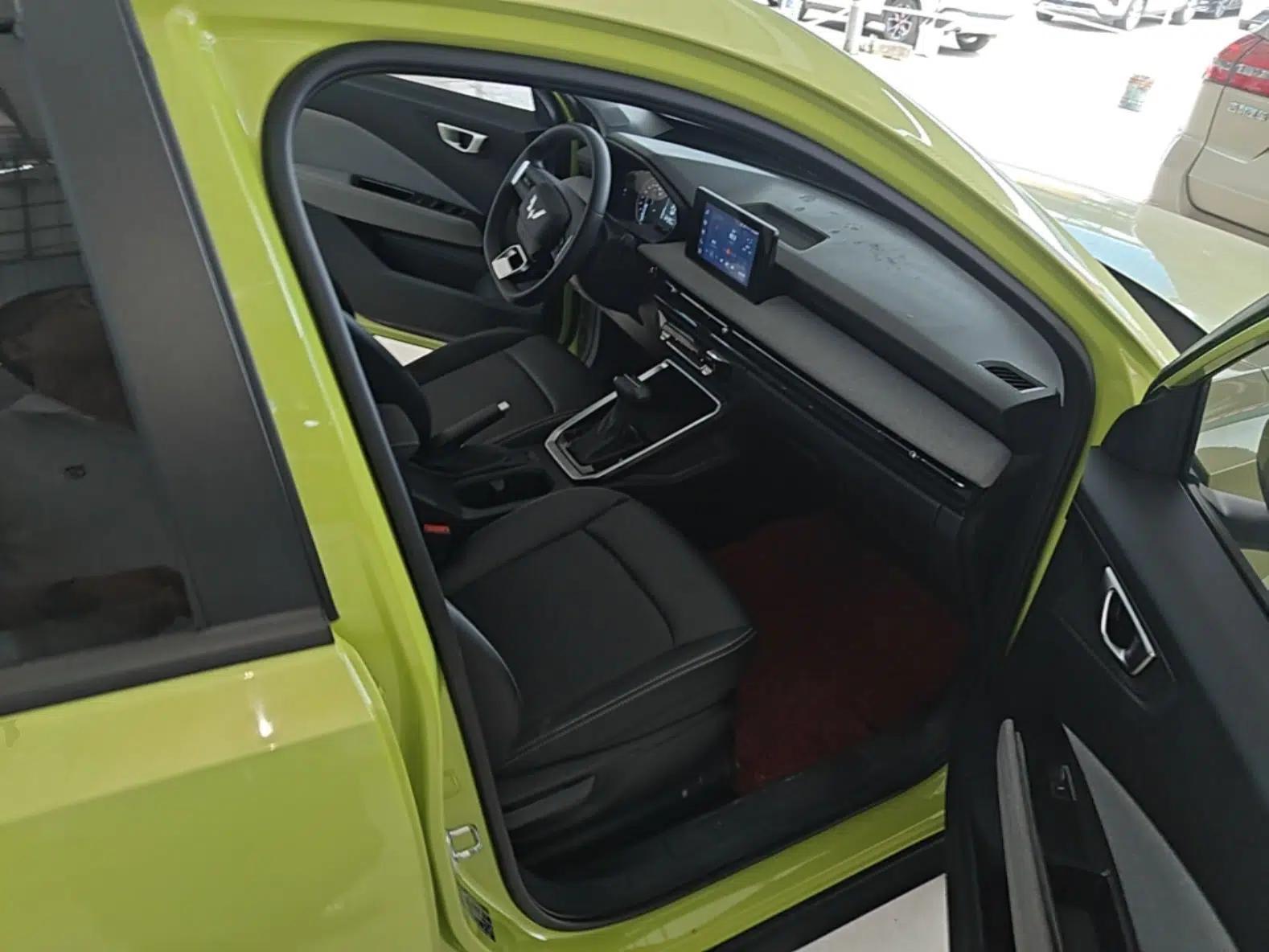Wuling Alvez 2022 1.5L CVT Comfort Edition — миниатюра 23