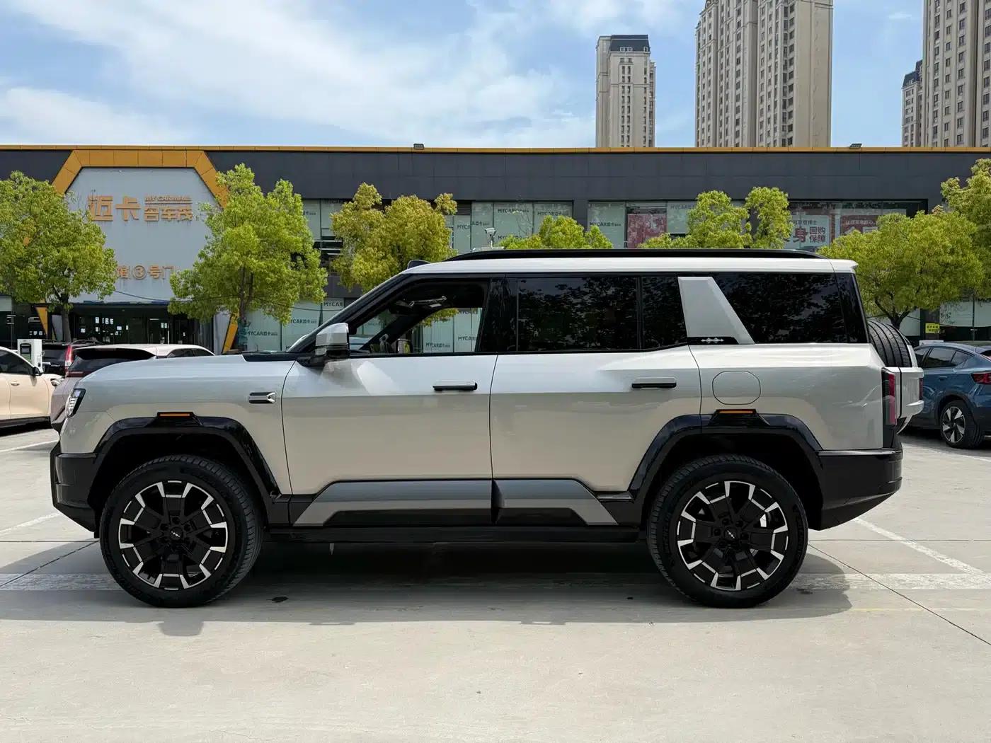 Leopard 8 2025 Smart & Brave Flagship Edition 7-Seater — миниатюра 5