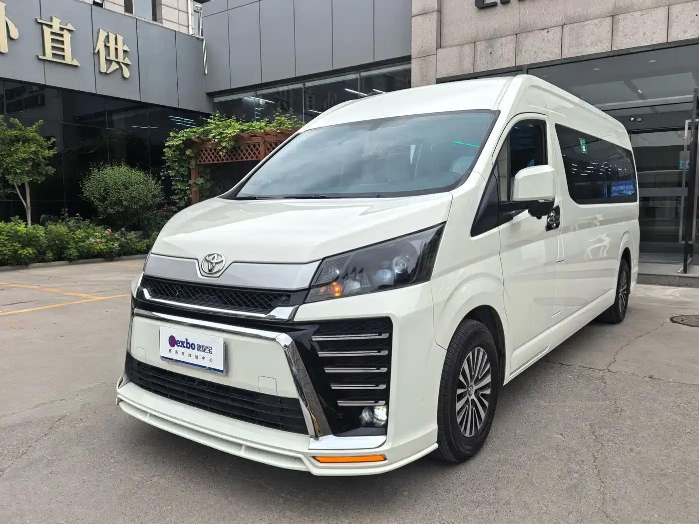 2022 HIACE 3.5L Middle East Edition — миниатюра 1