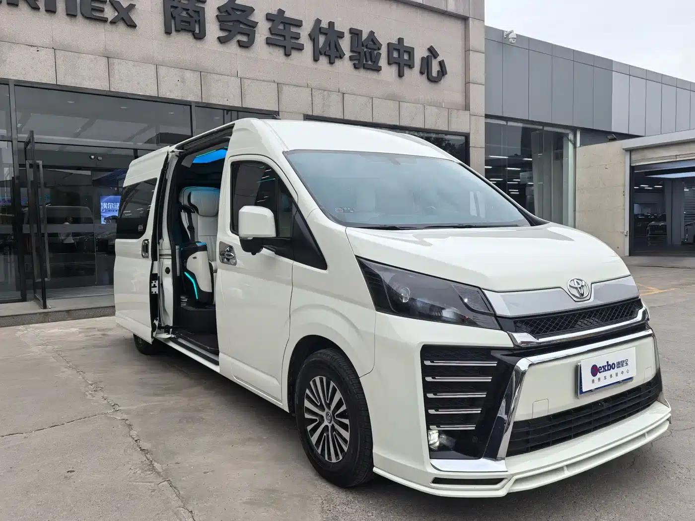 2022 HIACE 3.5L Middle East Edition — миниатюра 2