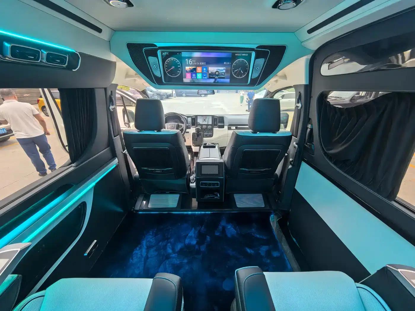 2022 HIACE 3.5L Middle East Edition — миниатюра 5