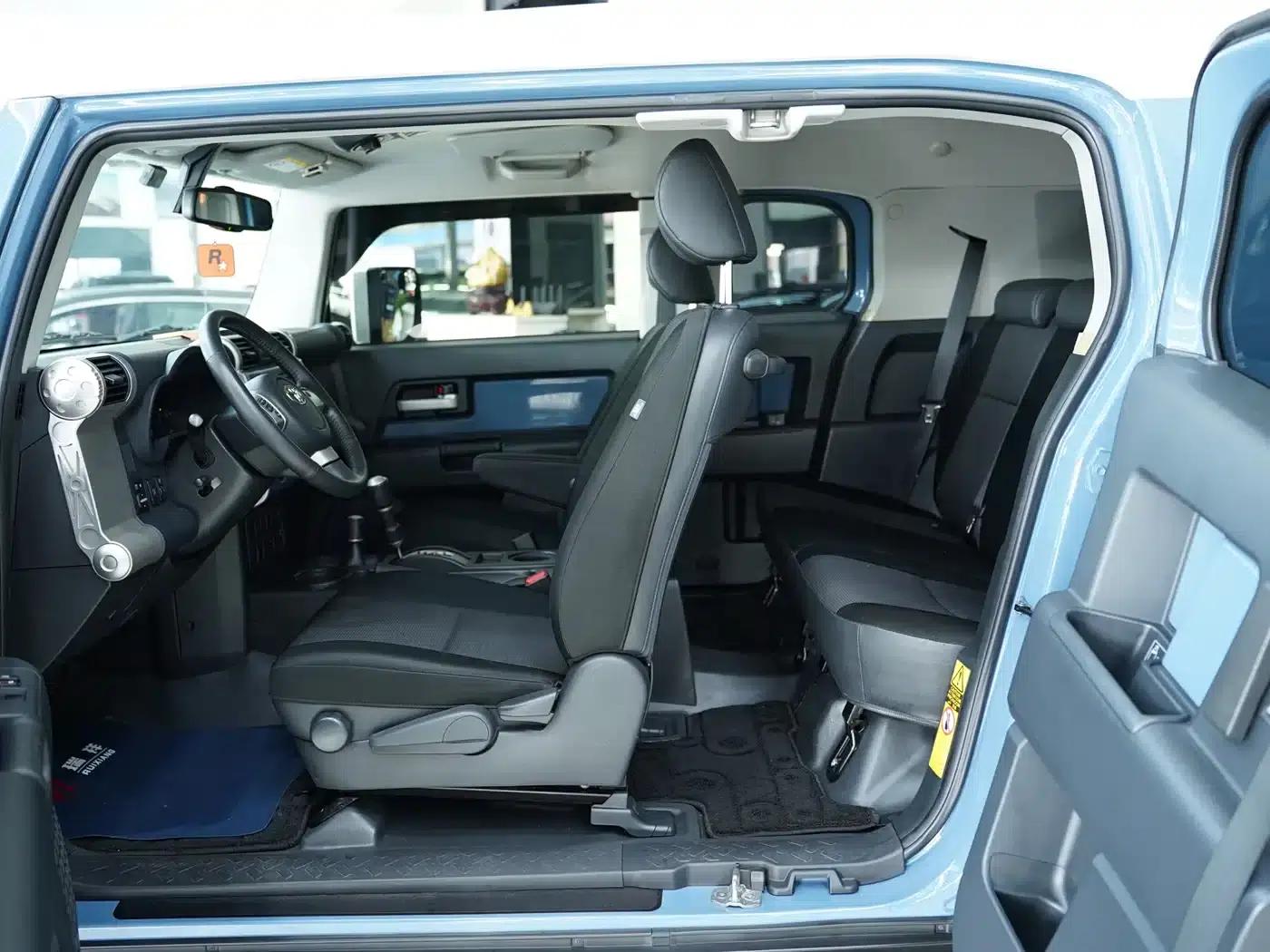 2016 FJ Cruiser 4.0L Automatic — миниатюра 11