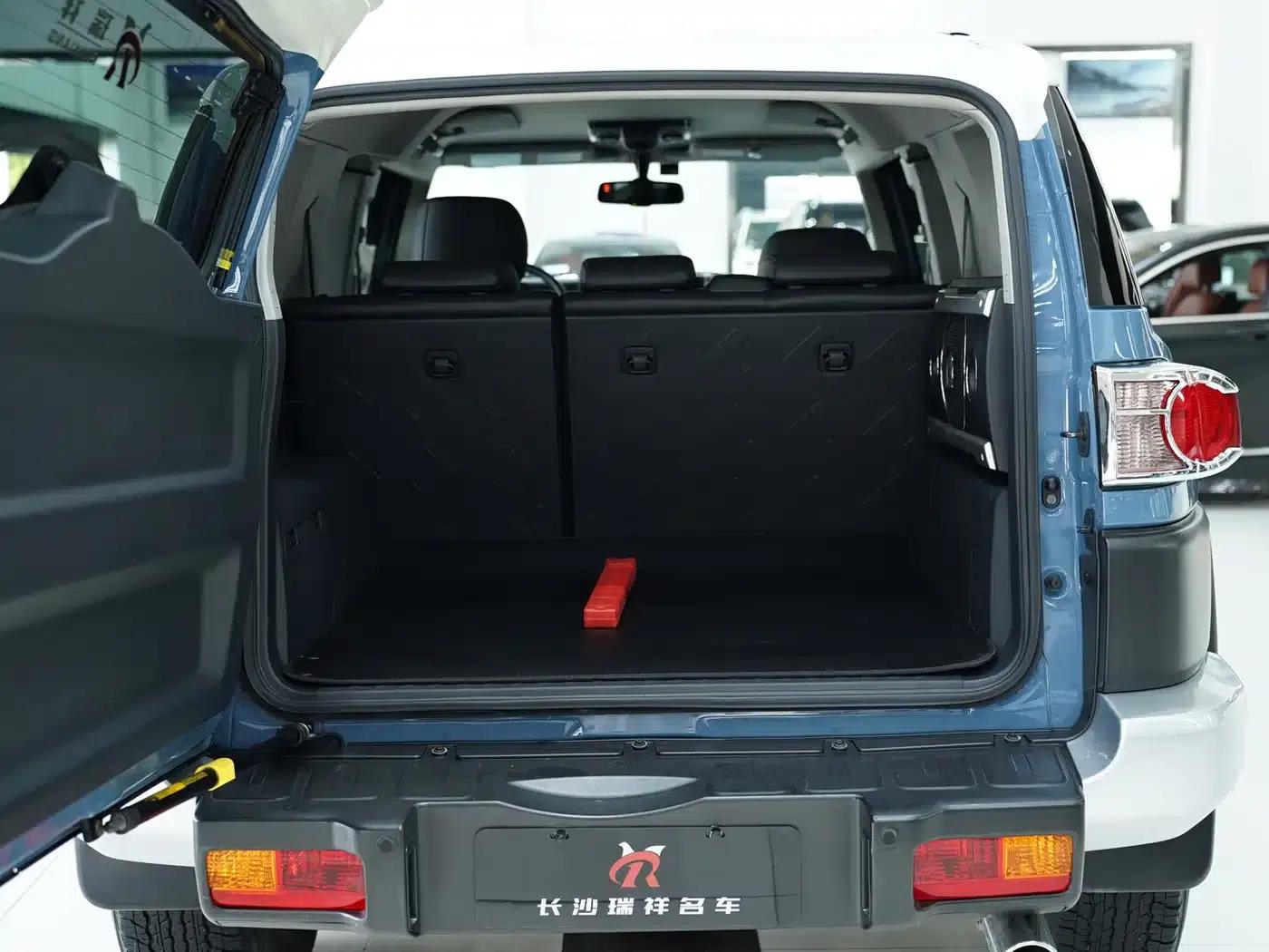 2016 FJ Cruiser 4.0L Automatic — миниатюра 15