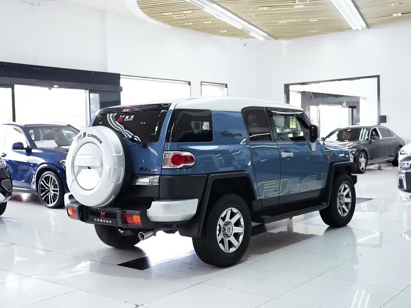 2016 FJ Cruiser 4.0L Automatic — миниатюра 16