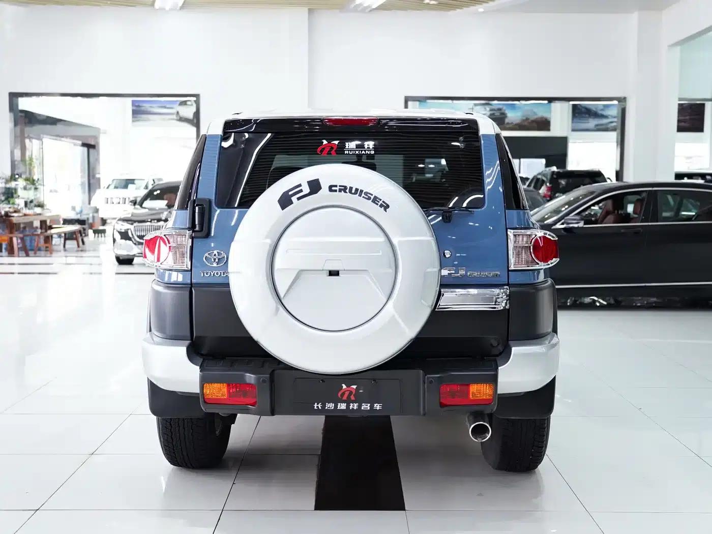2016 FJ Cruiser 4.0L Automatic — миниатюра 17