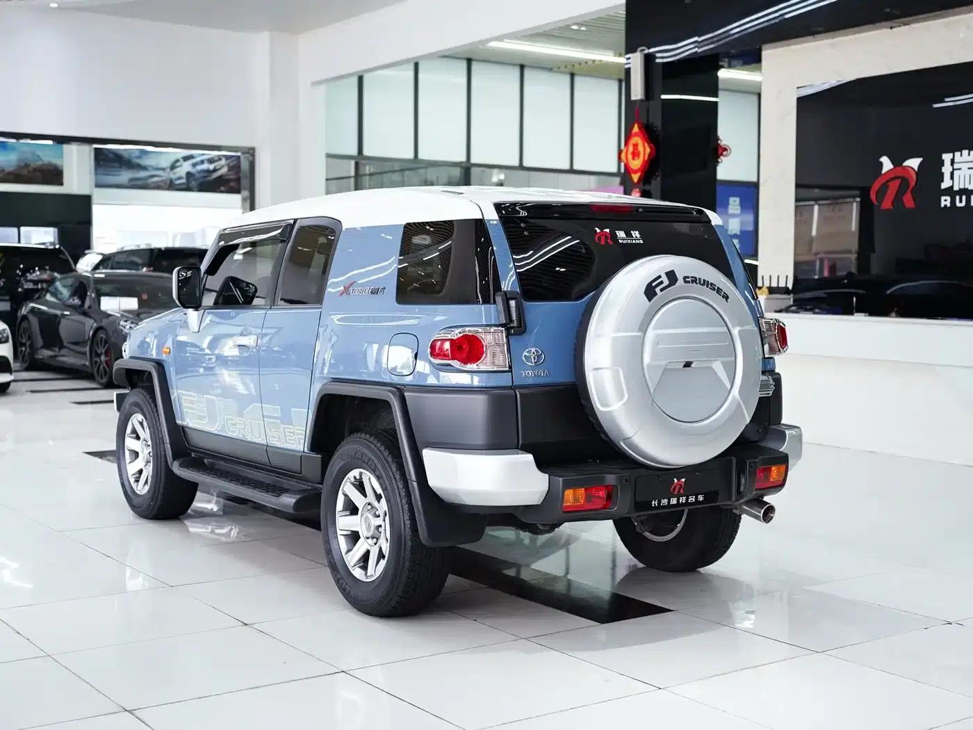 2016 FJ Cruiser 4.0L Automatic — миниатюра 18
