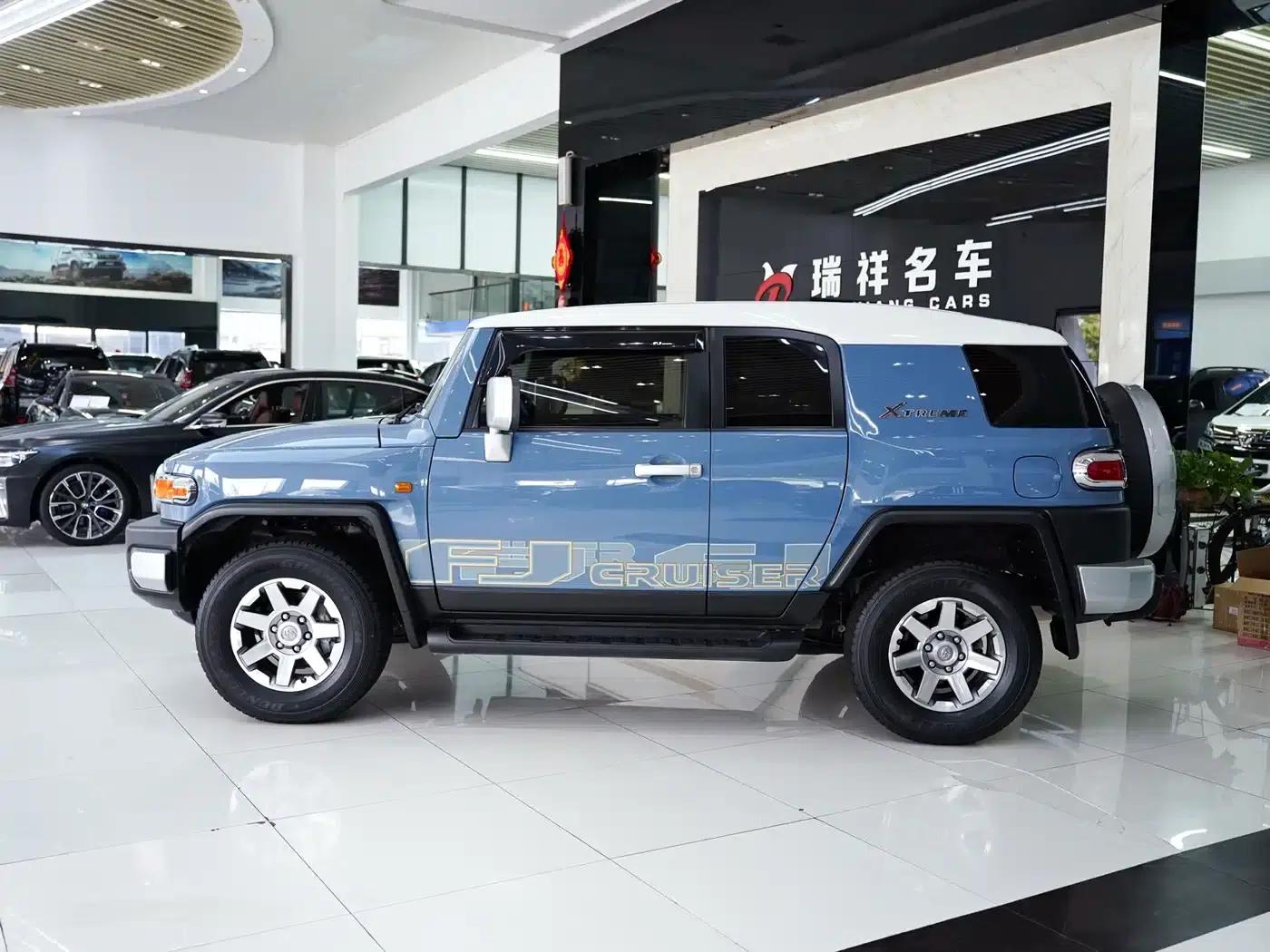 2016 FJ Cruiser 4.0L Automatic — миниатюра 3