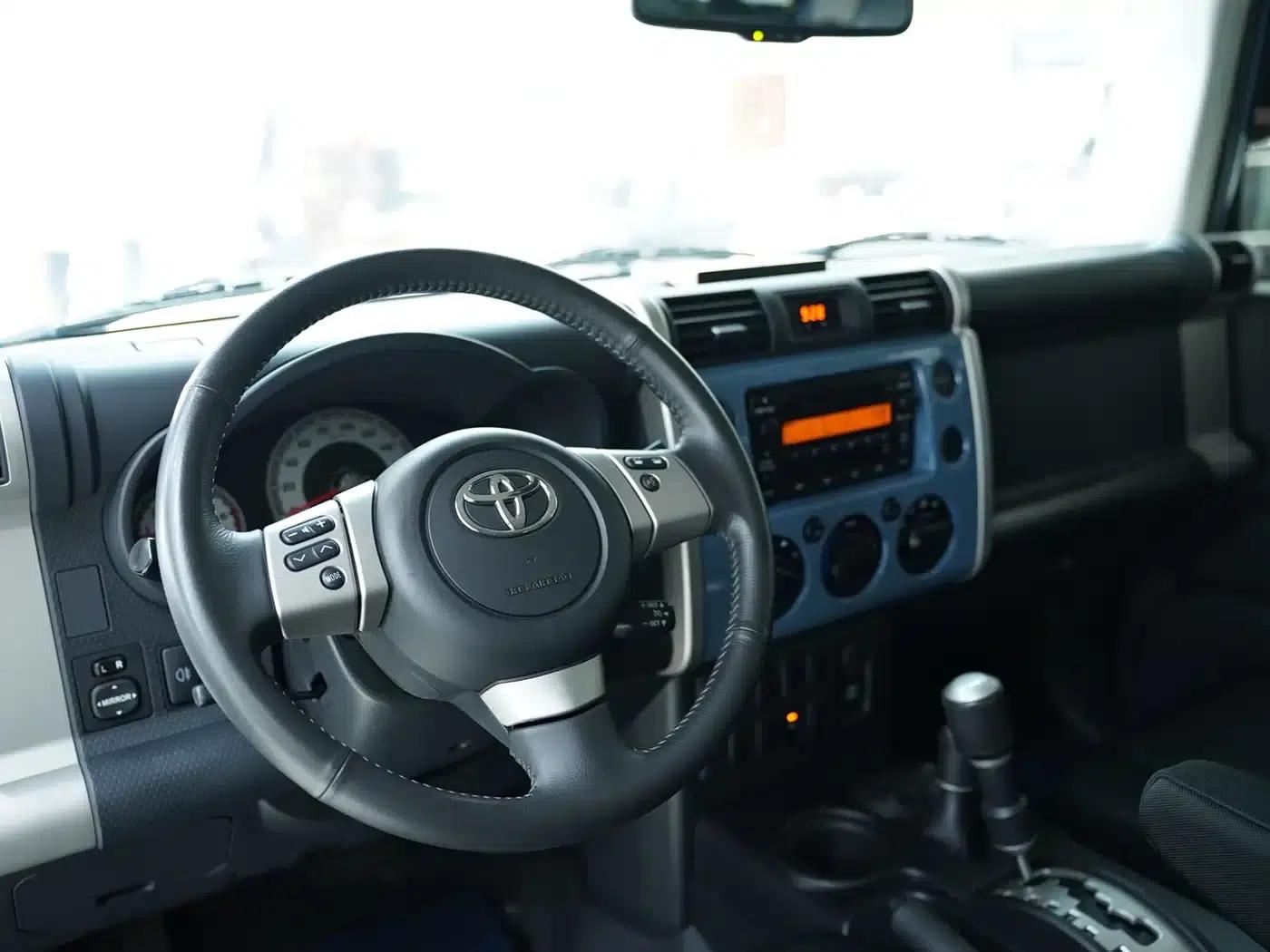 2016 FJ Cruiser 4.0L Automatic — миниатюра 4