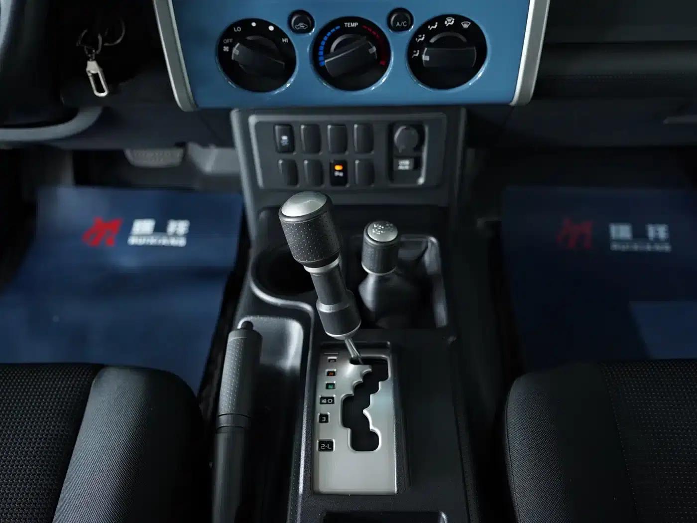 2016 FJ Cruiser 4.0L Automatic — миниатюра 6