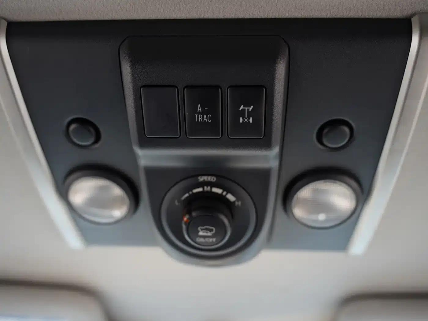 2016 FJ Cruiser 4.0L Automatic — миниатюра 8