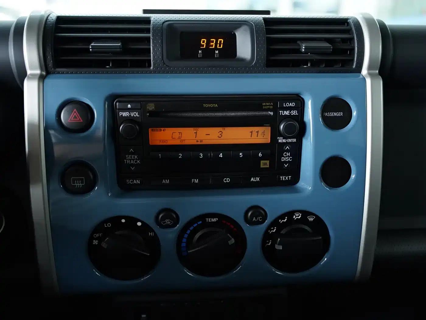 2016 FJ Cruiser 4.0L Automatic — миниатюра 9