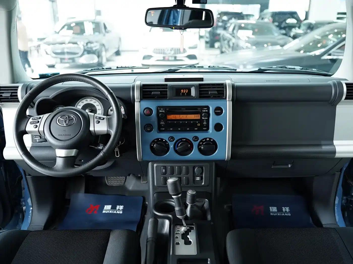 2016 FJ Cruiser 4.0L Automatic — миниатюра 10