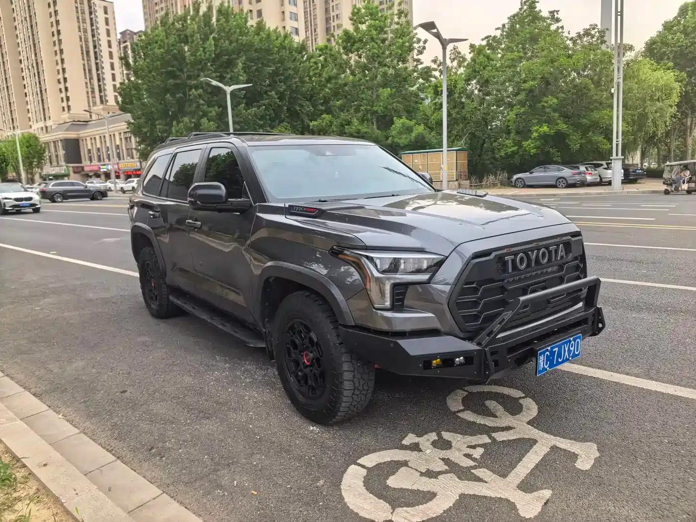 2024 Sequoia 4.7L Automatic — миниатюра 3