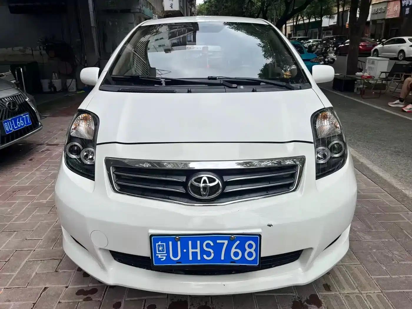 2011 Toyota Yaris 1.6E Automatic Dynamic Edition — миниатюра 2